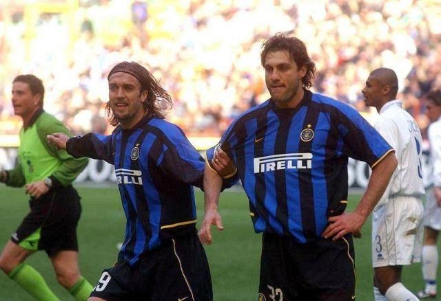 广州小学生观战轮椅篮球赛为运动员加油