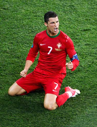 英超半场：凯文造点，希门尼斯点射，富勒姆1-0诺丁汉森林（半场战报：凯文造点，希门尼斯点球破门，富勒姆暂1-0诺丁汉森林）