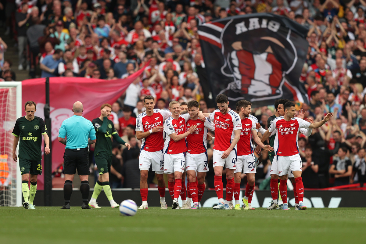 历史重演！詹姆斯生涯第二次助攻队友绝杀猛龙（詹姆斯再现经典，生涯第二次助攻队友绝杀猛龙）