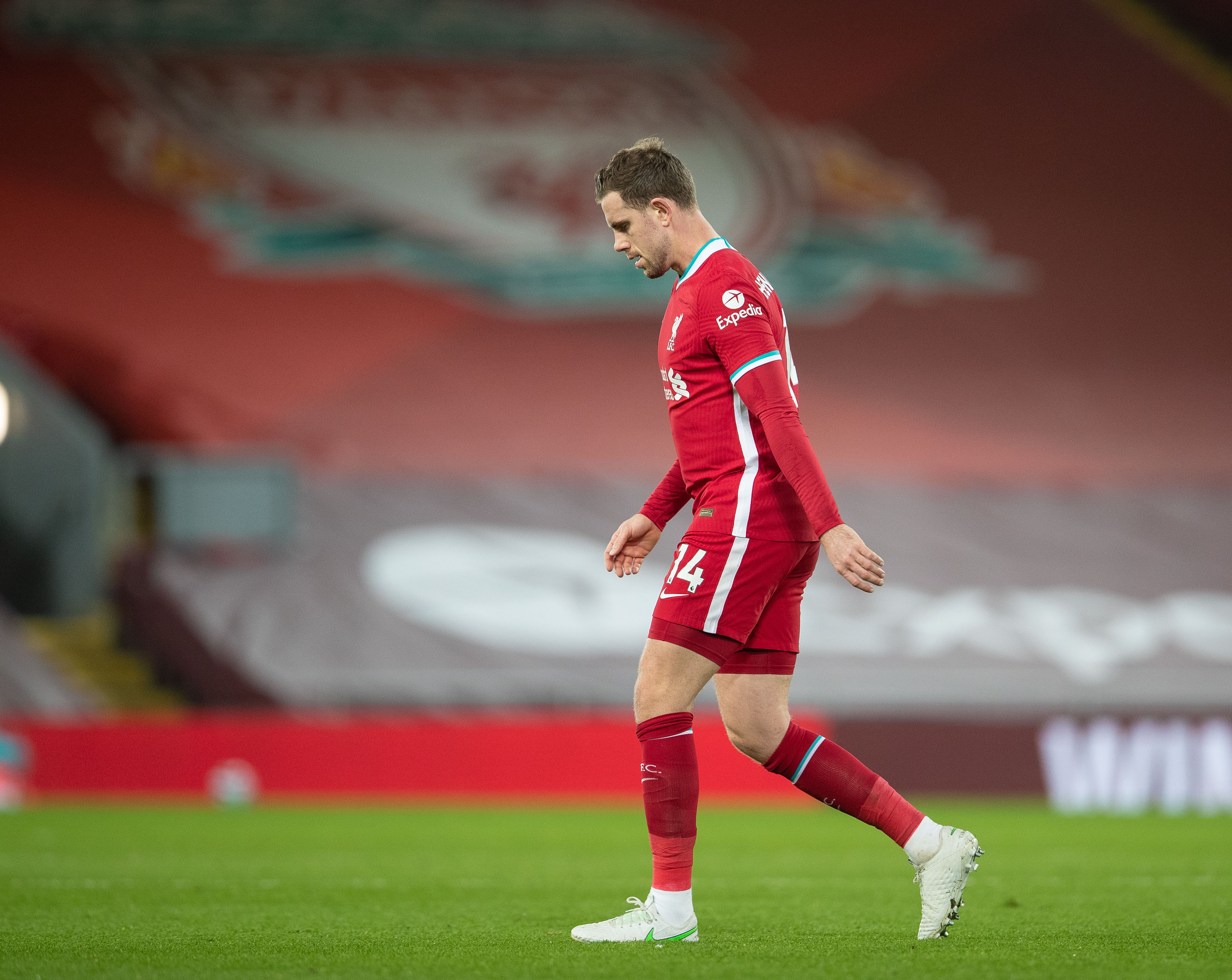 日媒：J2甲府风林45岁后卫山本英臣出轨球队死忠球迷妻子（日媒称：J2甲府风林45岁后卫山本英臣被指与球队铁粉之妻关系不当）