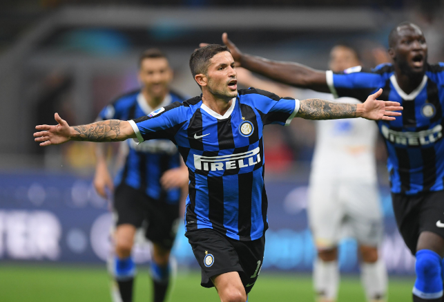 翻修球场，“连滚带爬”为的是“从从容容”