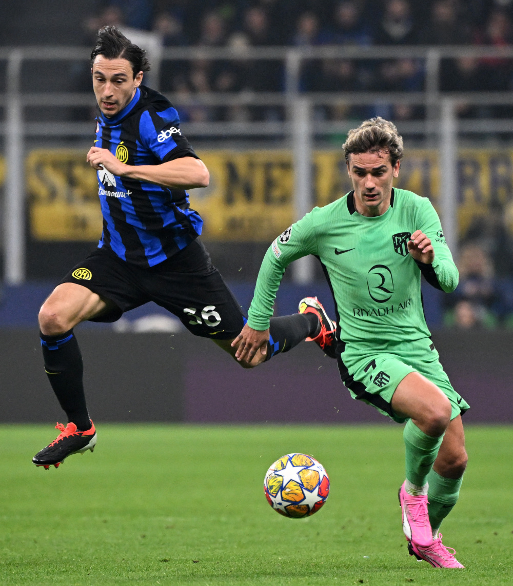 前裁判：球运行轨迹决定比塞克犯规不是红牌；皮奥倒地不是点球（前裁判解读：球路判定比塞克犯规不该红牌，皮奥倒地不判点球）