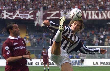 媒体人：山东泰山新赛季教练配置计划是韩鹏+外籍助教（媒体人透露：山东泰山新赛季教练组将由韩鹏联手外籍助教）