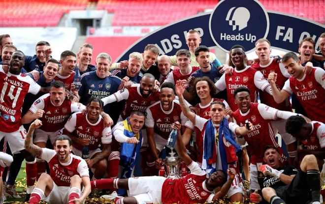 曼奇尼：小法赛后来我面前说，我在场上的话比他当年还要多（曼奇尼：赛后小法打趣，我在场上比他当年更健谈）