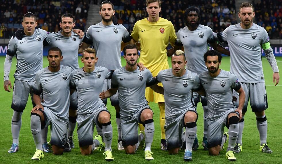 足球中超球队连签三员猛将，阵容升级完成（中超球队连签三大强援，阵容全面升级）