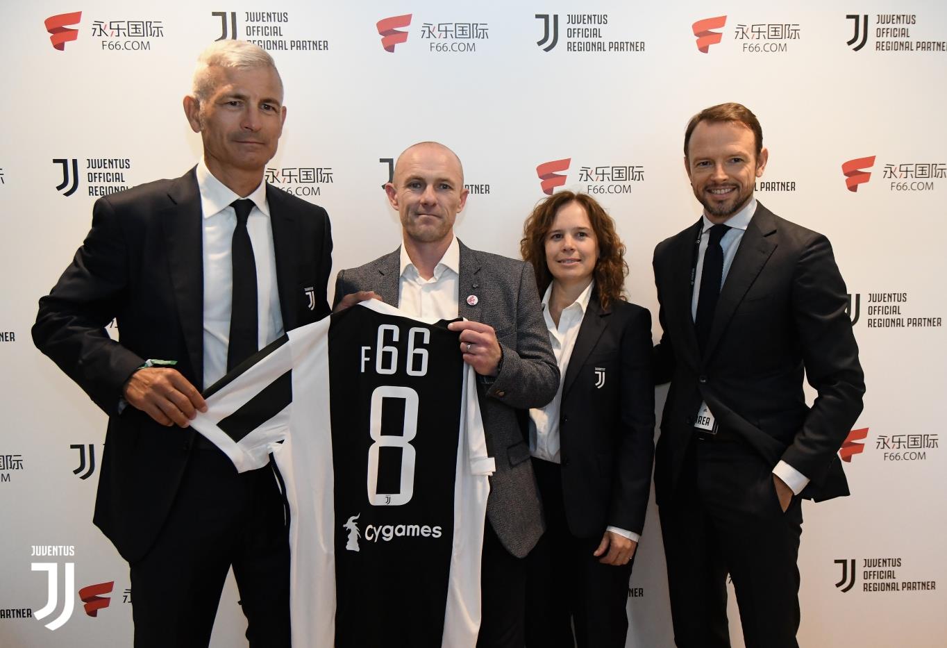 孔蒂：我们的中场只剩洛博特卡和小麦，希望不会再有人受伤（孔蒂：中场仅剩洛博特卡与小麦，盼再无伤员）