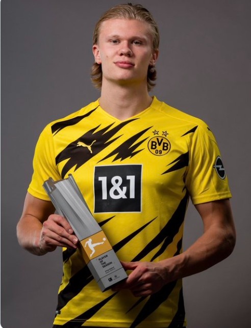 英超联赛第16轮收官战，曼联主场迎战伯恩茅斯，赛前首发出炉。（英超第16轮收官之战：曼联主场迎战伯恩茅斯，赛前首发名单公布）