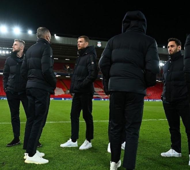 5200万镑+1.2亿空间！利物浦抢卡马文加，皇马卖人悬念炸了？（5200万镑报价+1.2亿预算腾挪！利物浦围猎卡马文加，皇马是否放人成谜？）