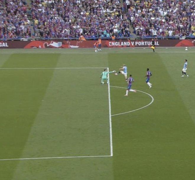 全北助教对主裁做出种族歧视动作遭到重罚。提前夺得...