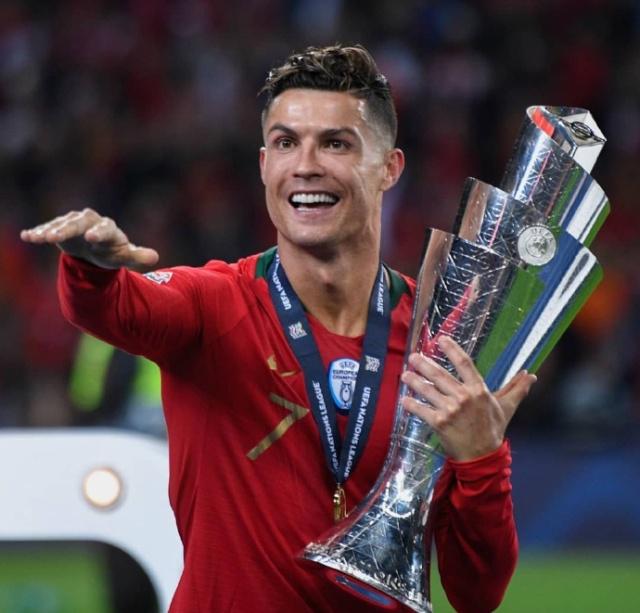 被与梅西比较？伦纳特-卡尔：我不能和他相比，他是我的偶像（伦纳特-卡尔回应与梅西比较：不敢相提并论，他是我的偶像）