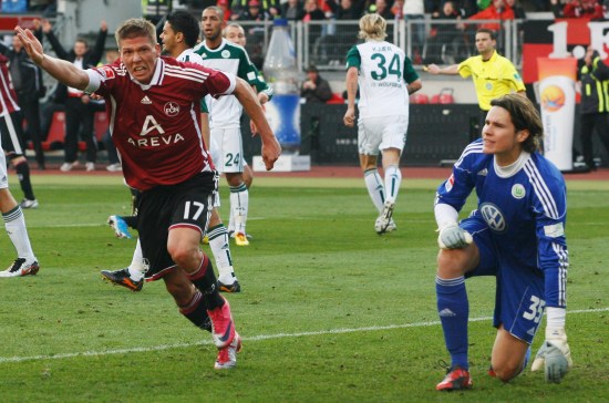 西甲半场：布坎南世界波破门，比利亚雷亚尔暂1-0赫塔菲（西甲半场战报：布坎南轰世界波破门，黄潜比利亚雷亚尔暂1-0领先赫塔菲）